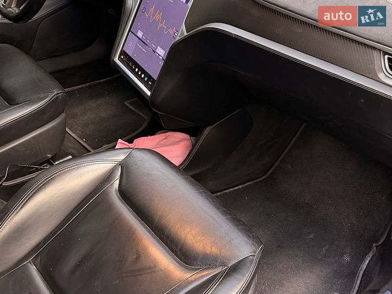 Лифтбек Tesla Model S 2015 в Киеве