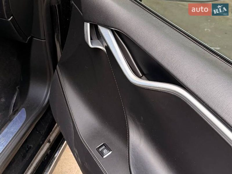 Лифтбек Tesla Model S 2015 в Киеве