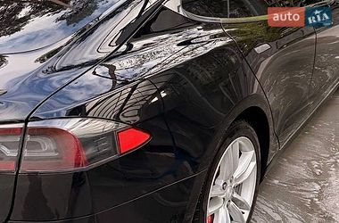 Лифтбек Tesla Model S 2015 в Киеве