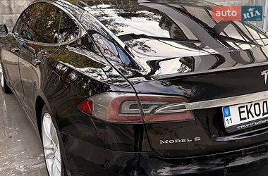 Лифтбек Tesla Model S 2015 в Киеве