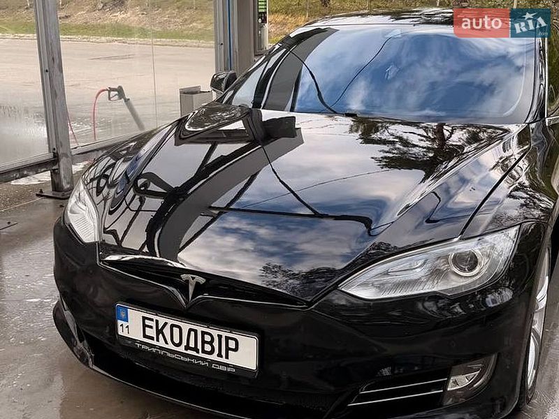 Лифтбек Tesla Model S 2015 в Киеве