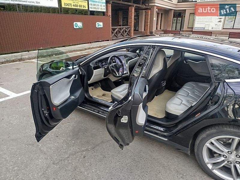 Лифтбек Tesla Model S 2015 в Броварах