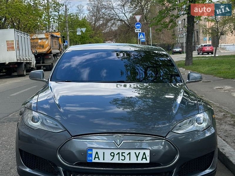 Лифтбек Tesla Model S 2013 в Киеве