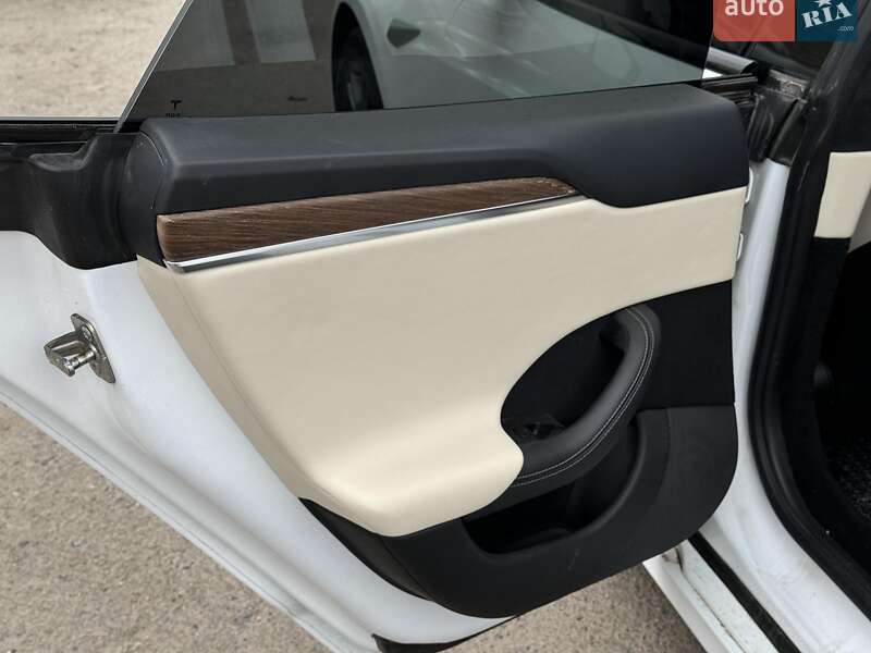 Лифтбек Tesla Model S 2022 в Виннице