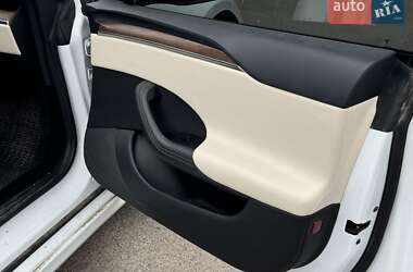 Лифтбек Tesla Model S 2022 в Виннице