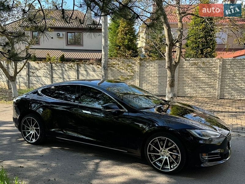 Ліфтбек Tesla Model S 2018 в Одесі