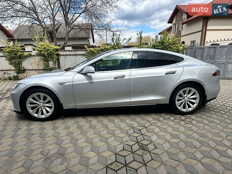 Tesla Model S 2015