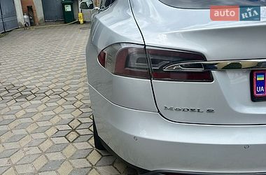 Лифтбек Tesla Model S 2015 в Львове