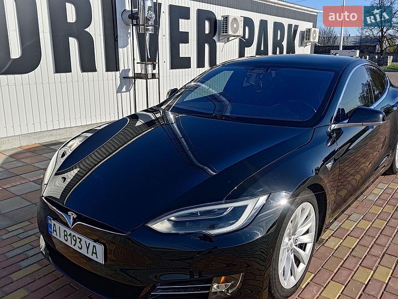 Лифтбек Tesla Model S 2017 в Киеве