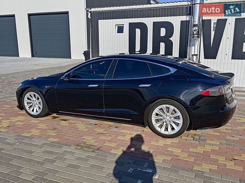 Лифтбек Tesla Model S 2017 в Киеве