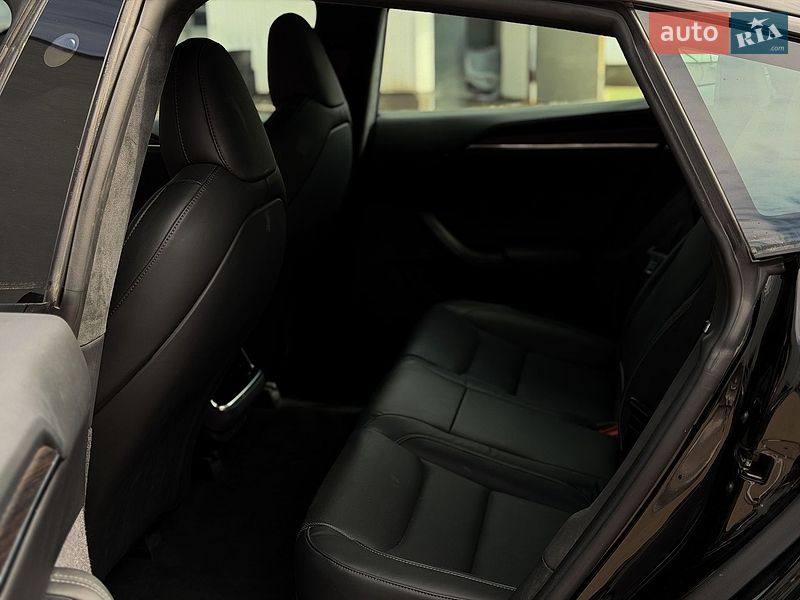 Лифтбек Tesla Model S 2022 в Киеве