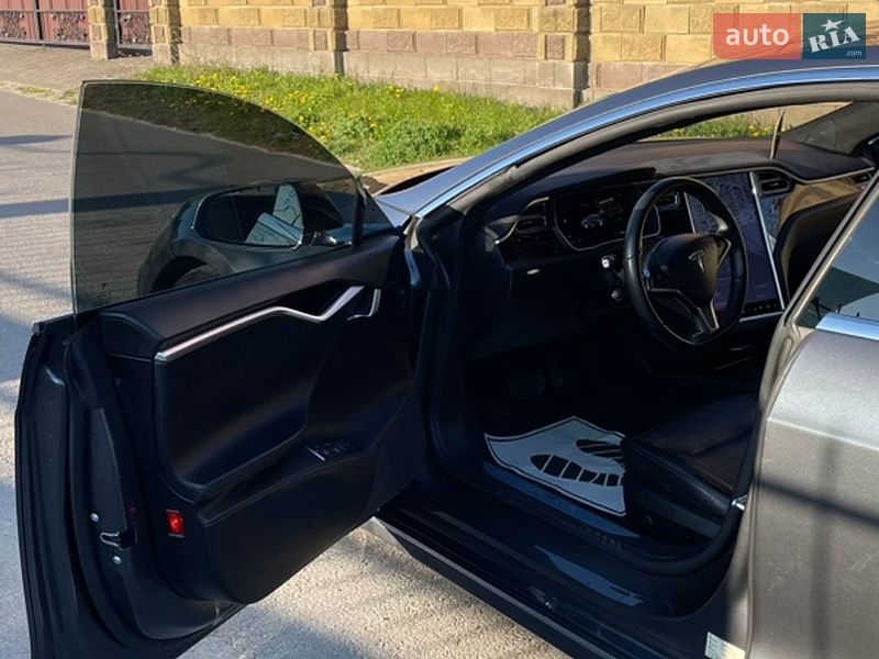 Лифтбек Tesla Model S 2016 в Ровно