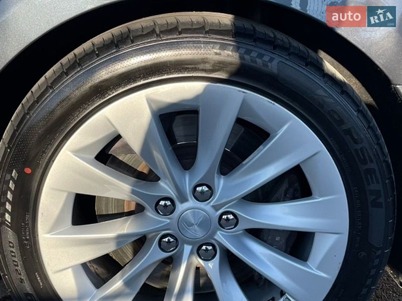 Лифтбек Tesla Model S 2016 в Ровно