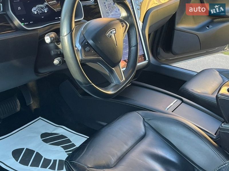 Лифтбек Tesla Model S 2016 в Ровно