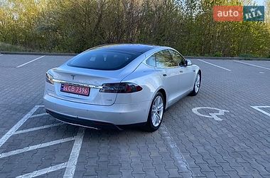 Ліфтбек Tesla Model S 2015 в Києві