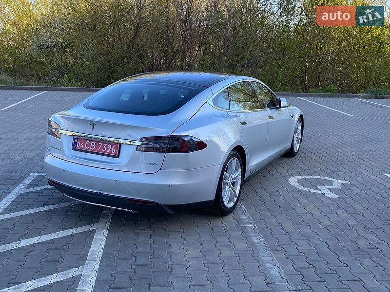 Ліфтбек Tesla Model S 2015 в Києві