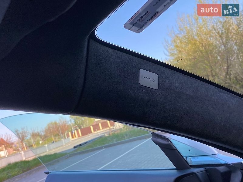 Ліфтбек Tesla Model S 2015 в Києві
