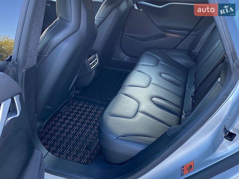 Ліфтбек Tesla Model S 2015 в Києві