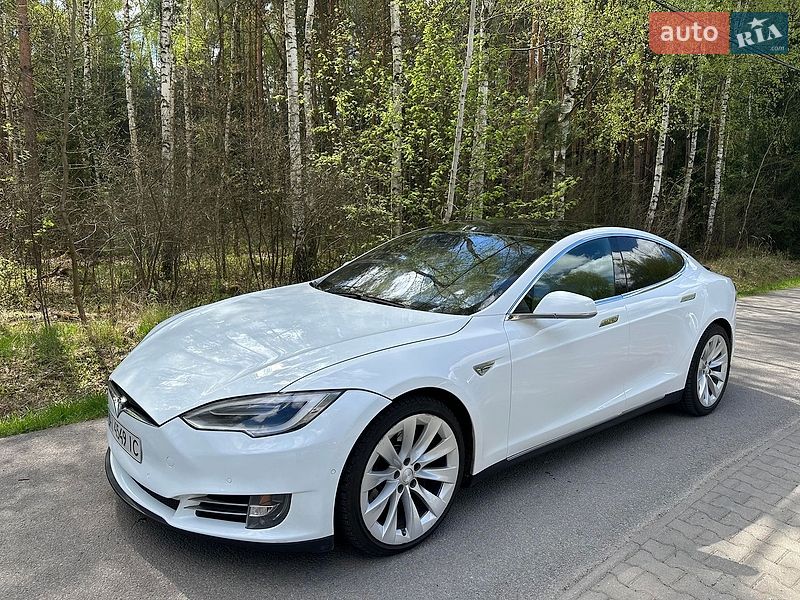 Tesla Model S 2015