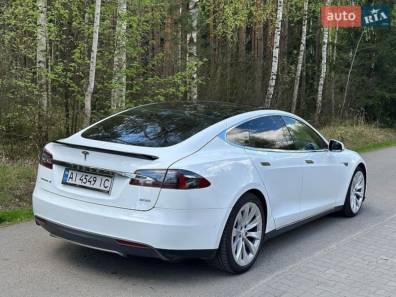 Ліфтбек Tesla Model S 2015 в Києві