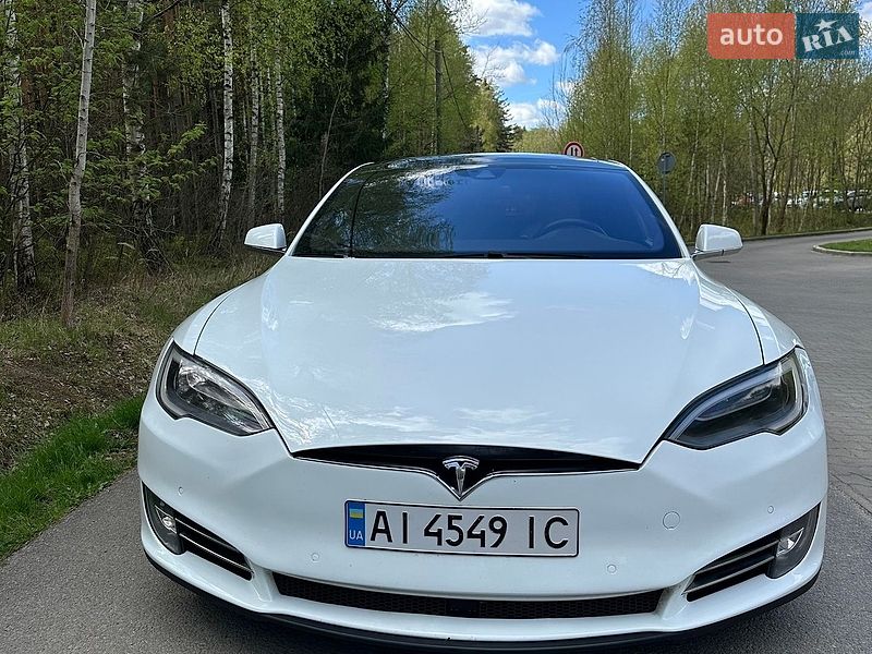 Ліфтбек Tesla Model S 2015 в Києві