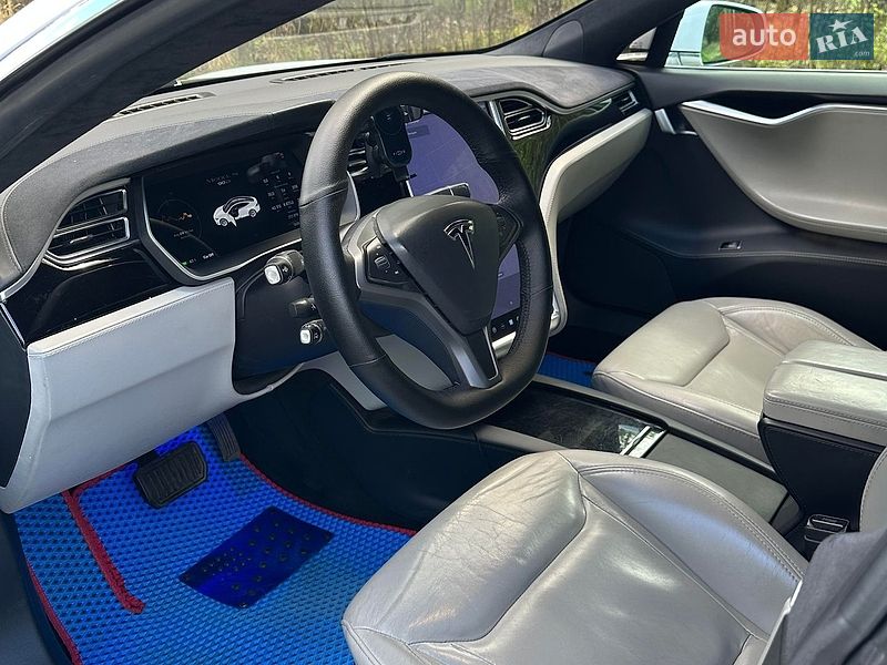 Ліфтбек Tesla Model S 2015 в Києві