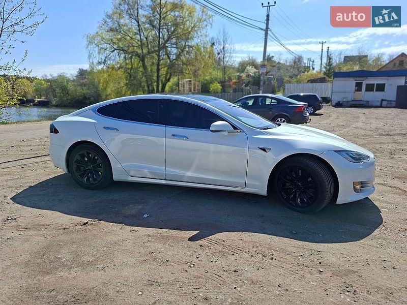 Ліфтбек Tesla Model S 2017 в Києві