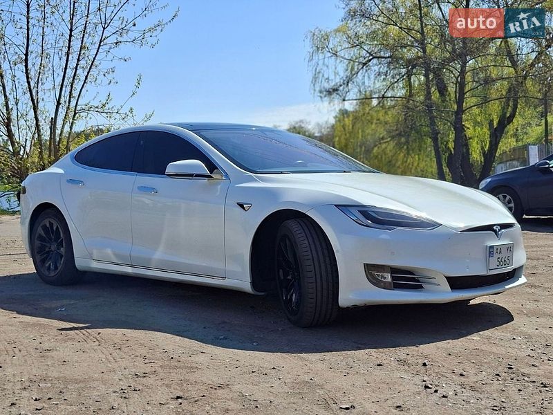 Ліфтбек Tesla Model S 2017 в Києві