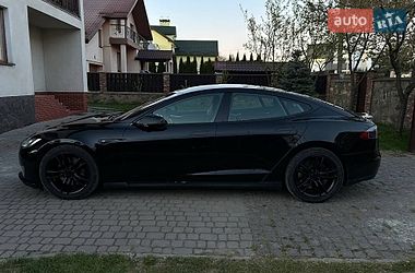 Лифтбек Tesla Model S 2015 в Львове
