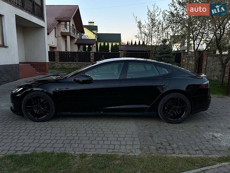 Лифтбек Tesla Model S 2015 в Львове