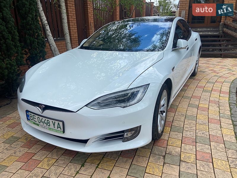 Ліфтбек Tesla Model S 2016 в Миколаєві