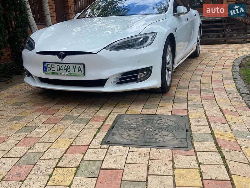 Ліфтбек Tesla Model S 2016 в Миколаєві