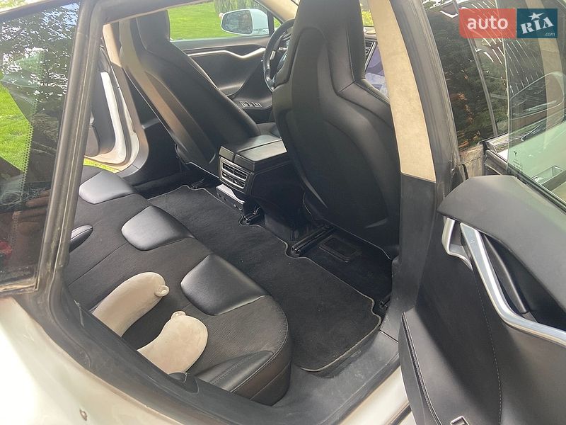Ліфтбек Tesla Model S 2016 в Миколаєві