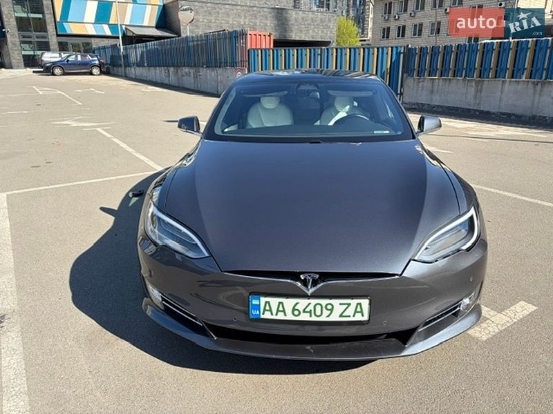 Лифтбек Tesla Model S 2020 в Киеве