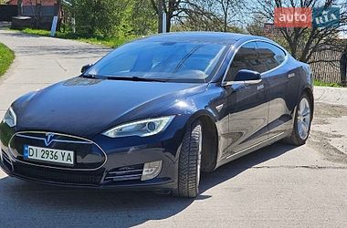 Ліфтбек Tesla Model S 2013 в Чернівцях
