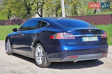 Ліфтбек Tesla Model S 2013 в Чернівцях