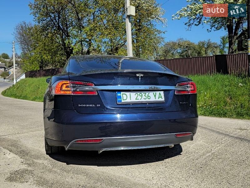 Ліфтбек Tesla Model S 2013 в Чернівцях