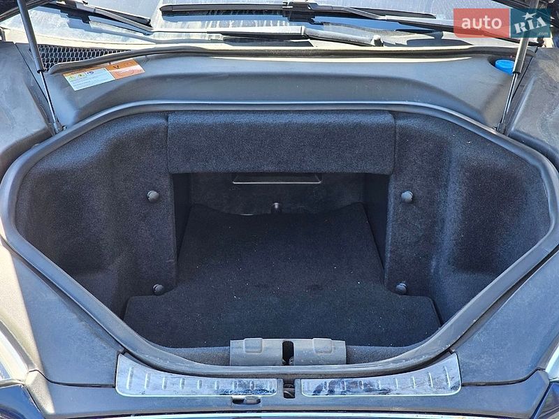 Ліфтбек Tesla Model S 2013 в Чернівцях