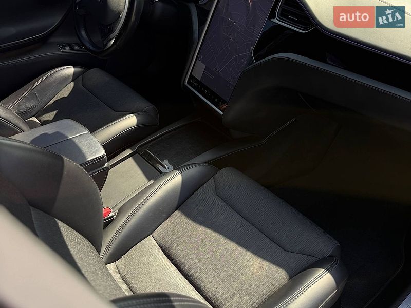 Ліфтбек Tesla Model S 2018 в Чернівцях
