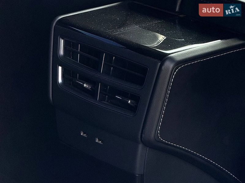 Ліфтбек Tesla Model S 2018 в Чернівцях