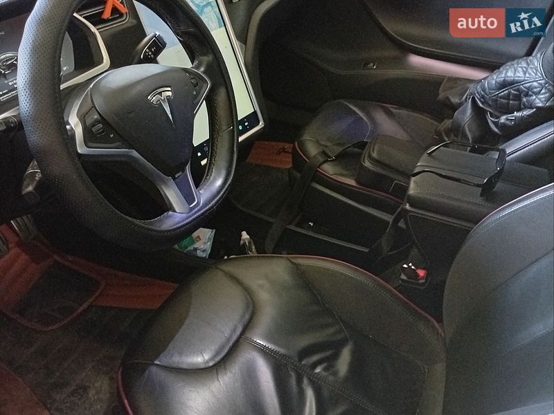 Tesla Model S 2013