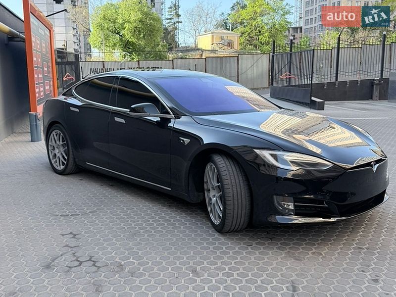 Лифтбек Tesla Model S 2017 в Одессе