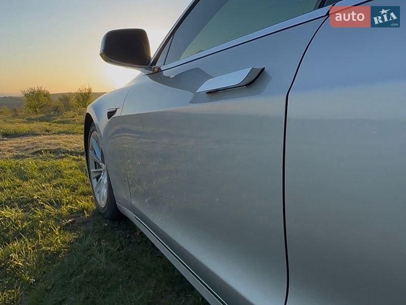 Лифтбек Tesla Model S 2016 в Ивано-Франковске
