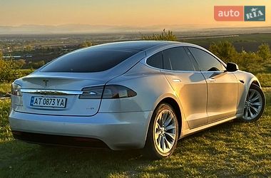 Лифтбек Tesla Model S 2016 в Ивано-Франковске