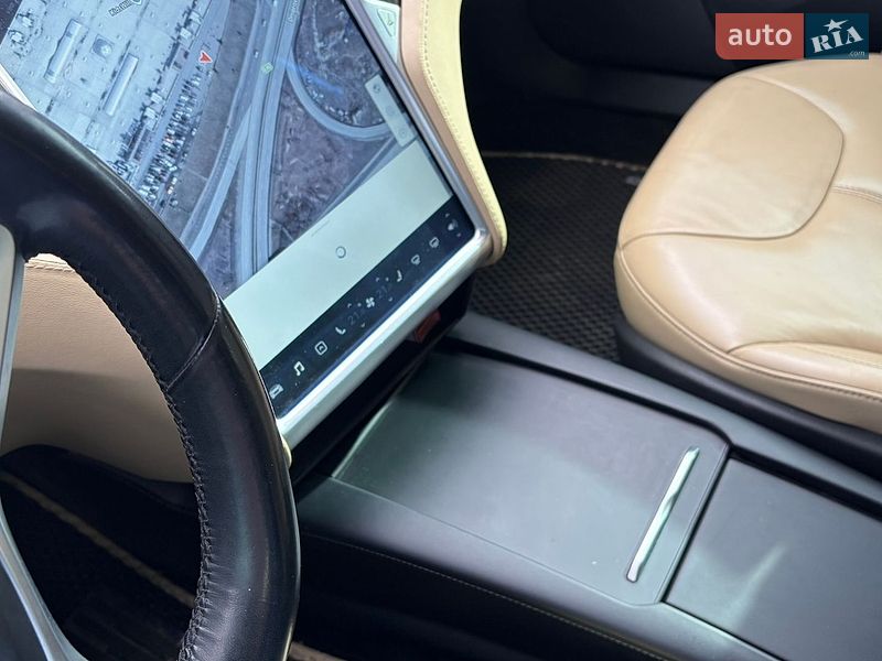Ліфтбек Tesla Model S 2013 в Києві