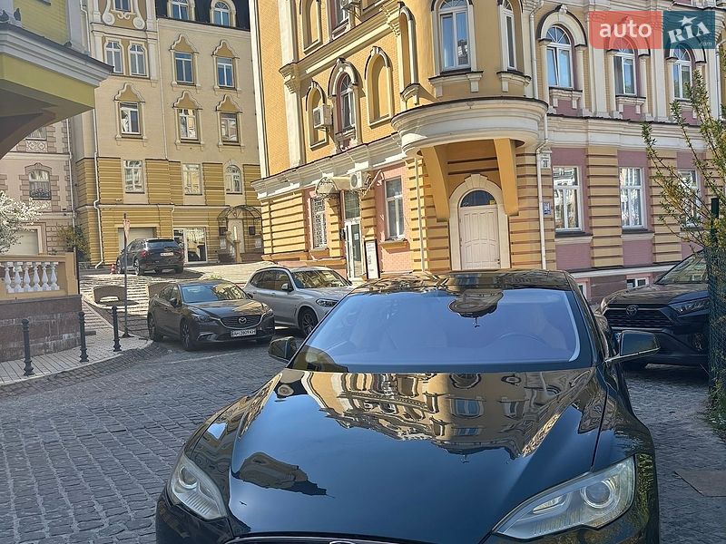 Ліфтбек Tesla Model S 2012 в Києві