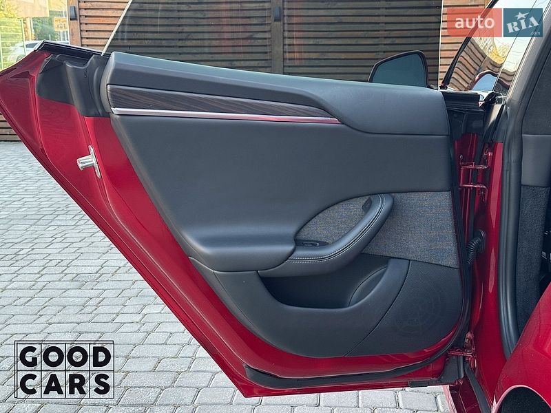 Ліфтбек Tesla Model S 2024 в Одесі