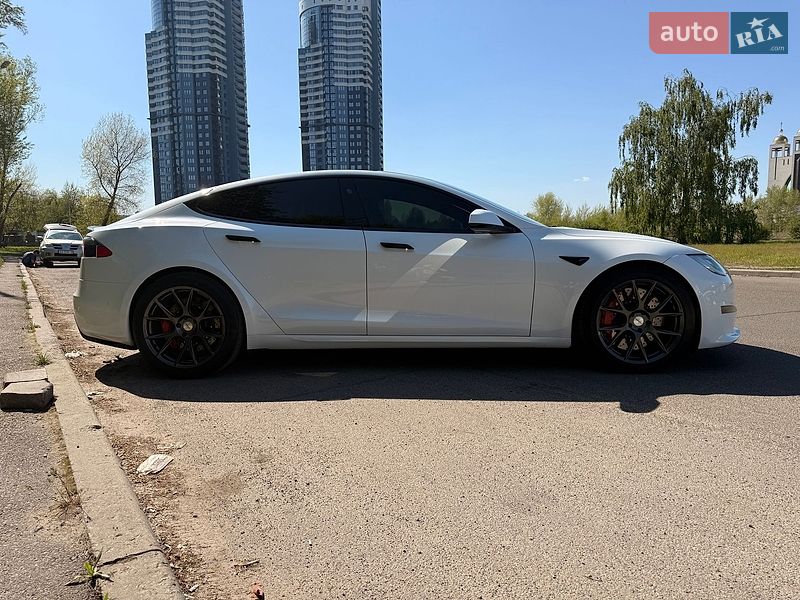 Лифтбек Tesla Model S 2021 в Киеве фото 8 Лифтбек Tesla Model S 2021 в Киеве