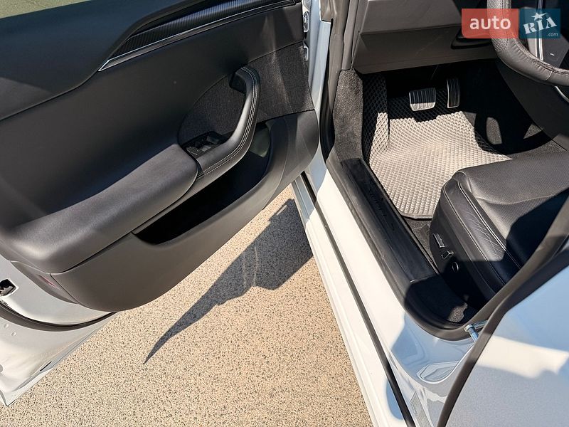 Лифтбек Tesla Model S 2021 в Киеве фото 14 Лифтбек Tesla Model S 2021 в Киеве