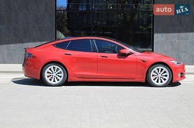 Лифтбек Tesla Model S 2020 в Ужгороде
